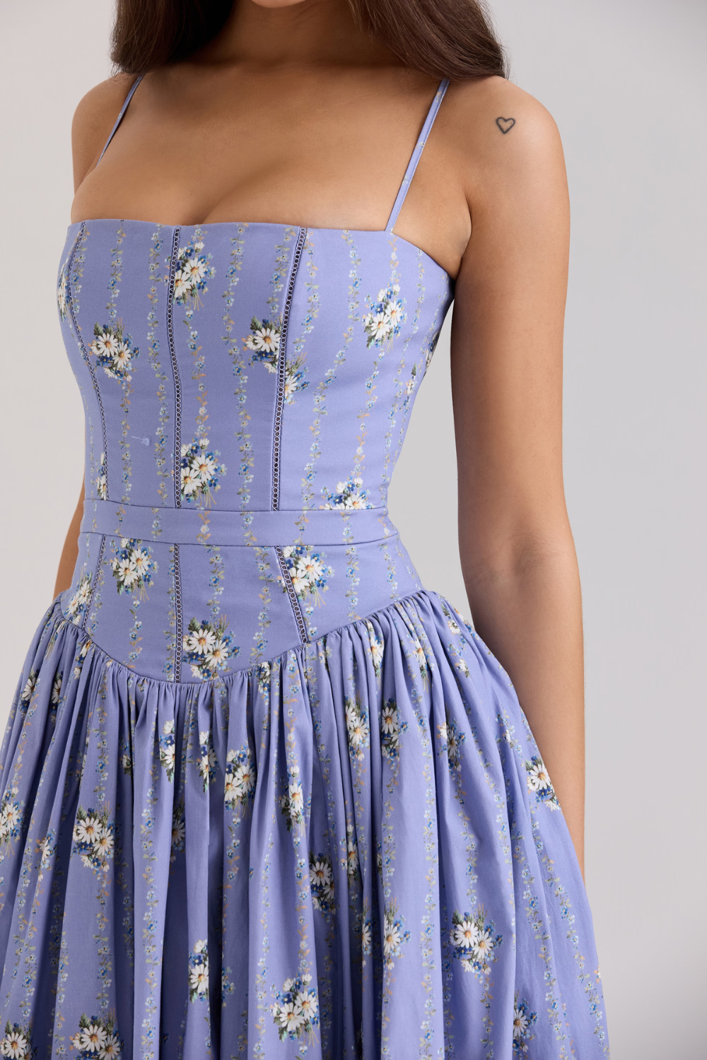 LARINA | Chic vestido midi con corsé y estampado floral