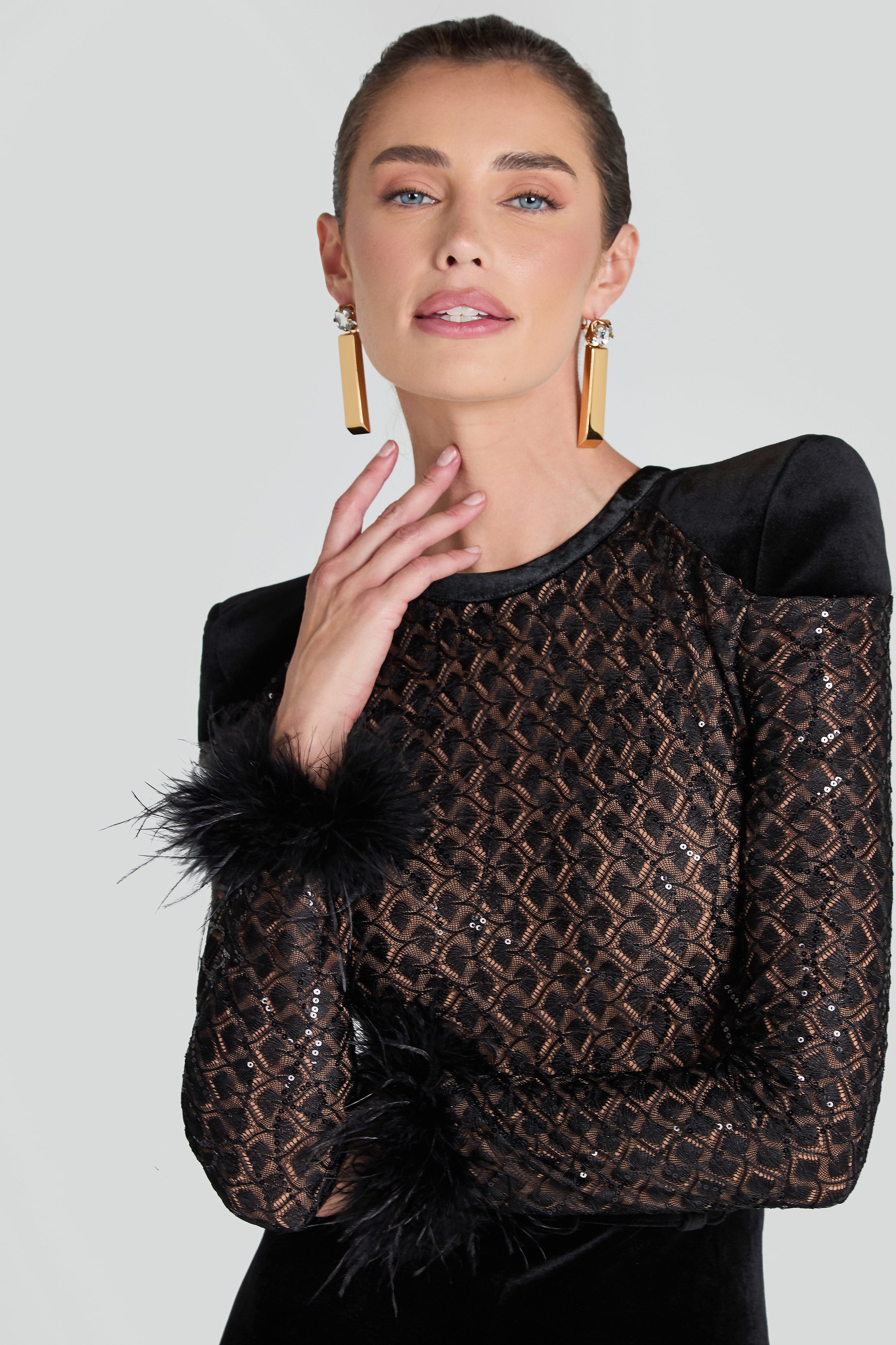 VICTORIA | Elegante Mono con Encaje