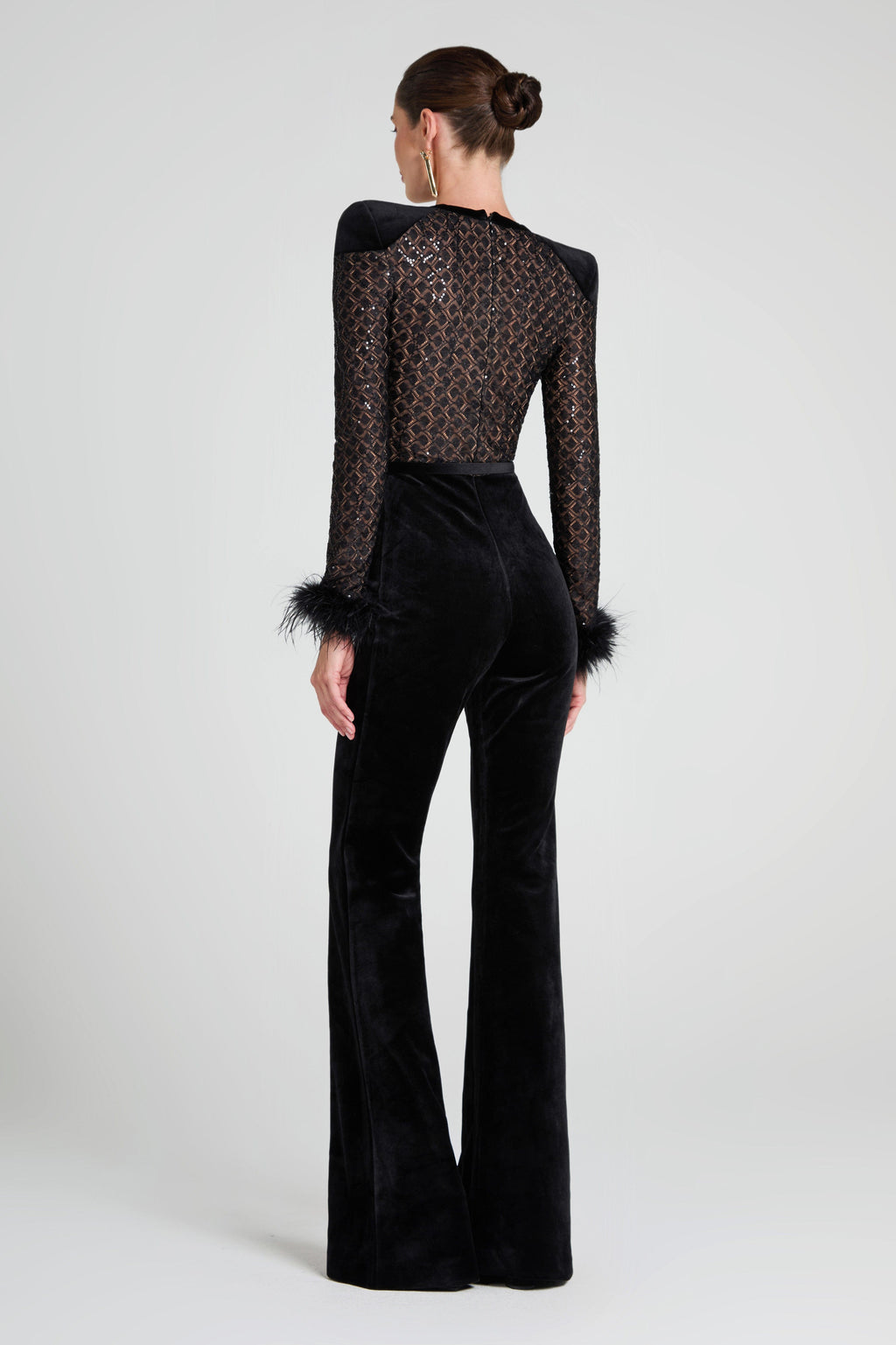 VICTORIA | Elegante Mono con Encaje