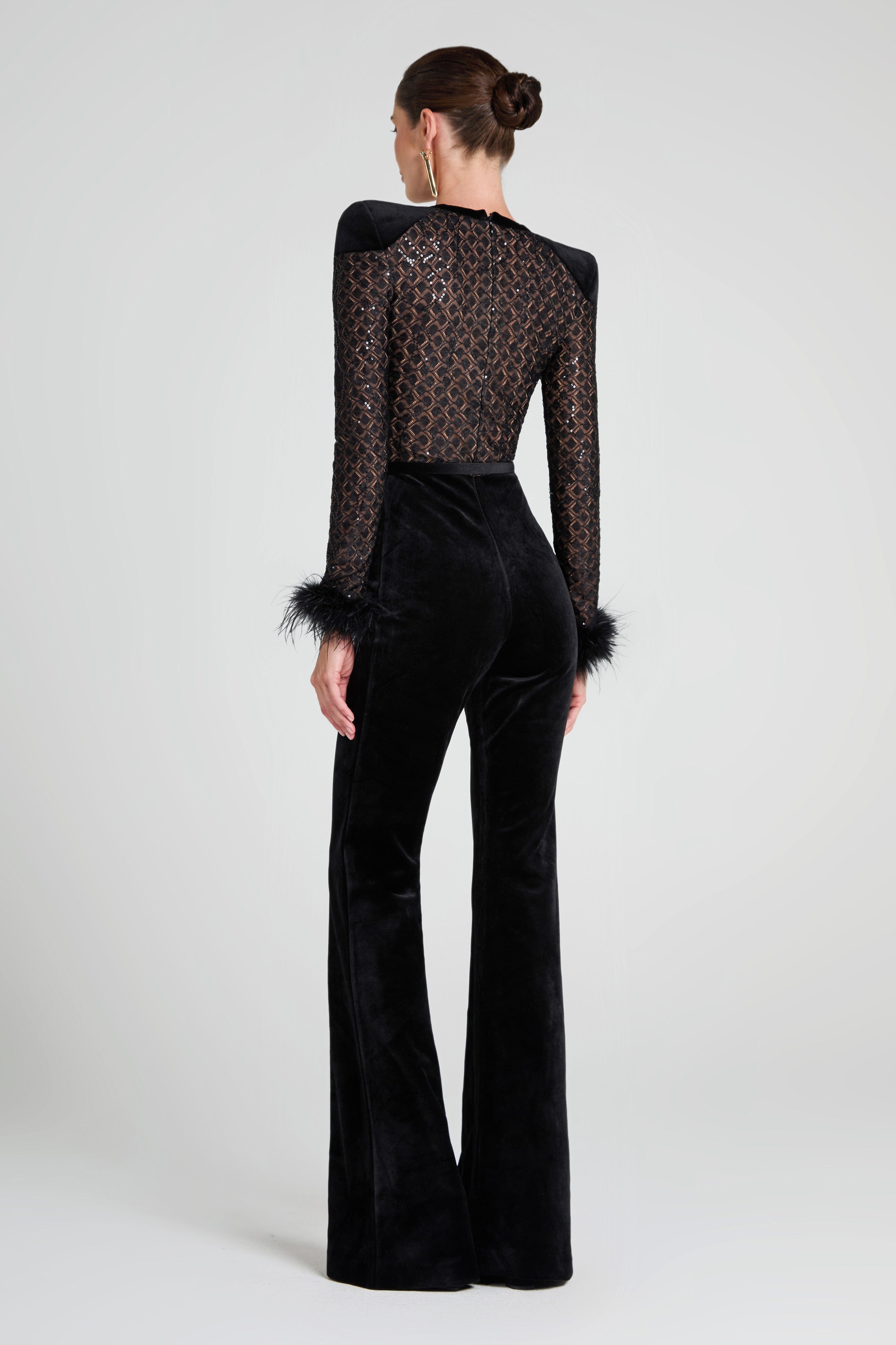 VICTORIA | Elegante Mono con Encaje