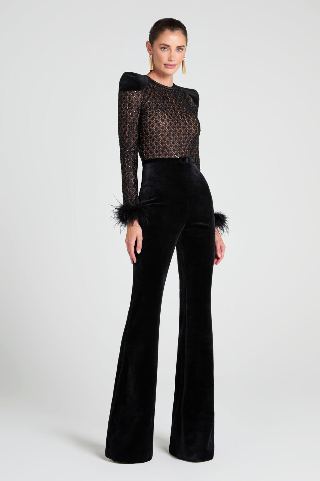 VICTORIA | Elegante Mono con Encaje