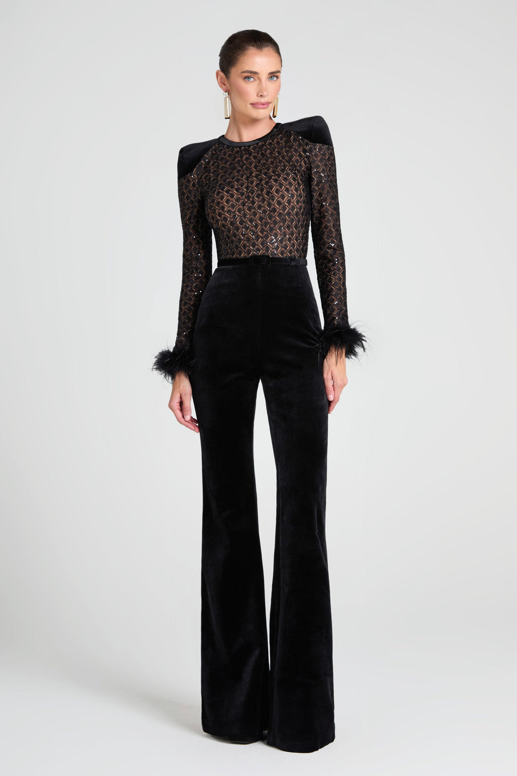 VICTORIA | Elegante Mono con Encaje