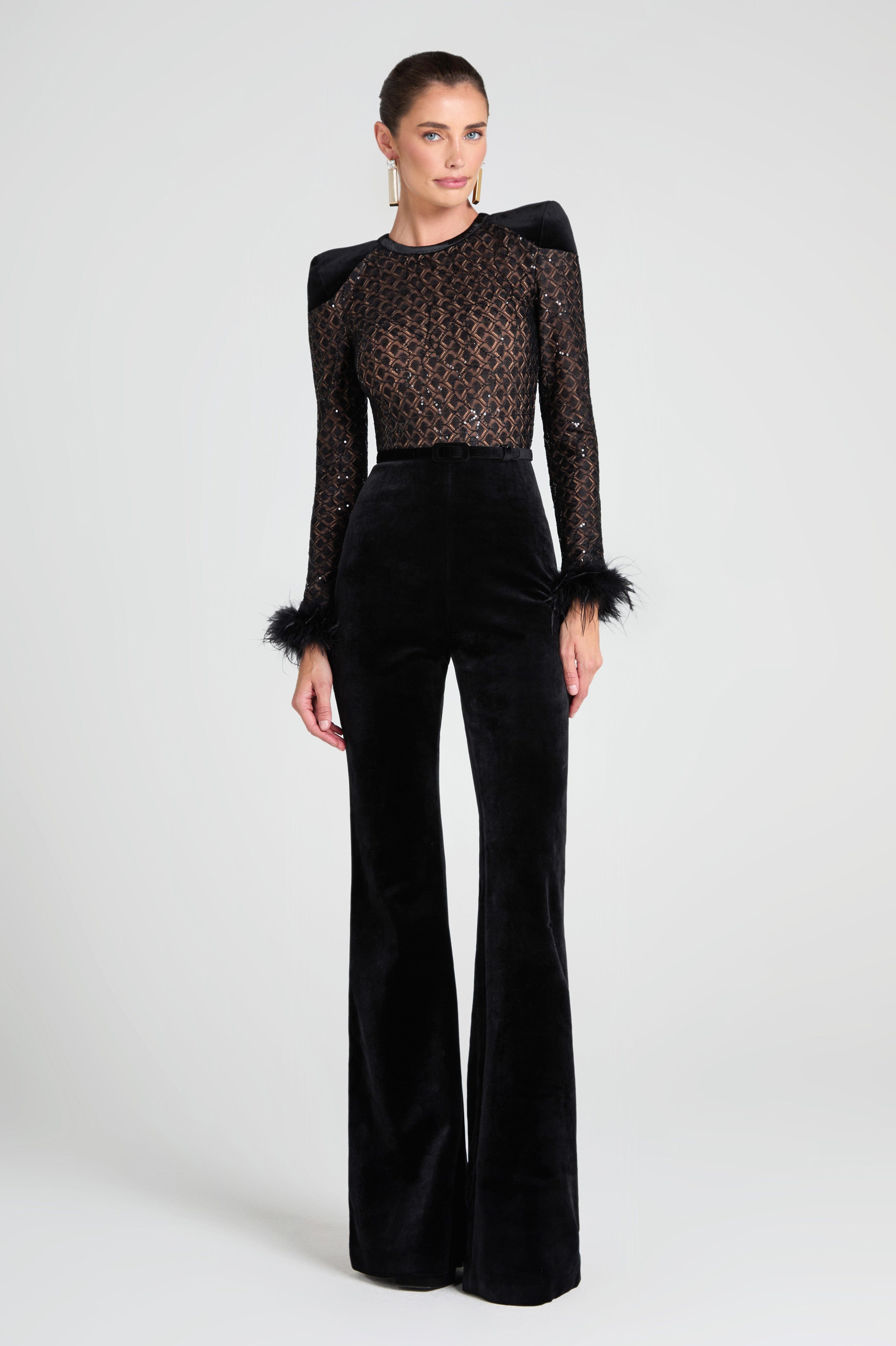 VICTORIA | Elegante Mono con Encaje