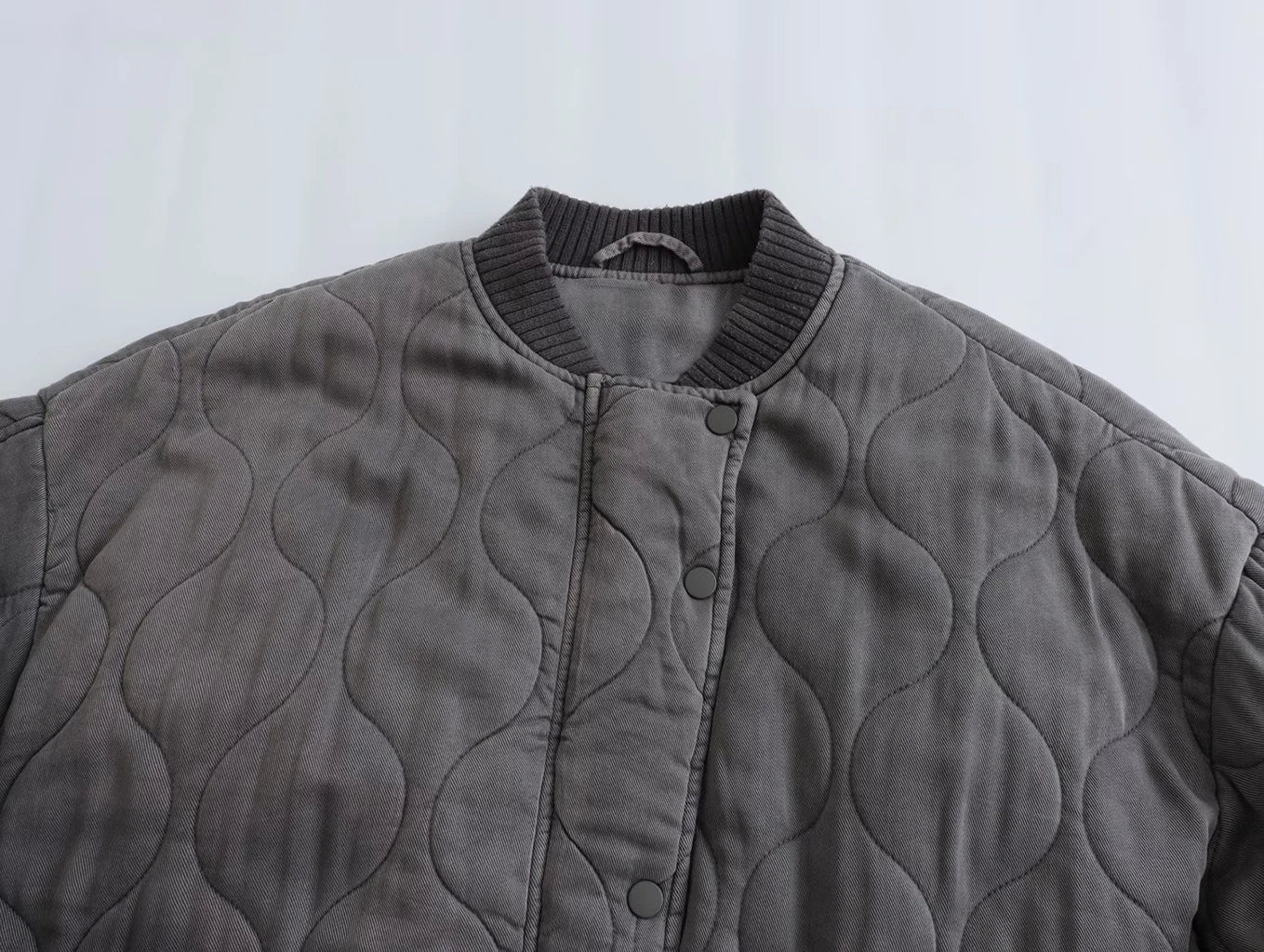 MALIN | Chaqueta bomber minimalista
