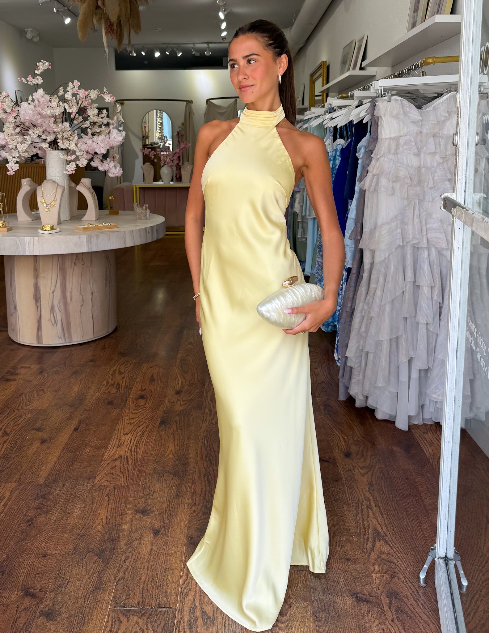 ZEYNEP | Elegante vestido Maxí de satén con escote halter