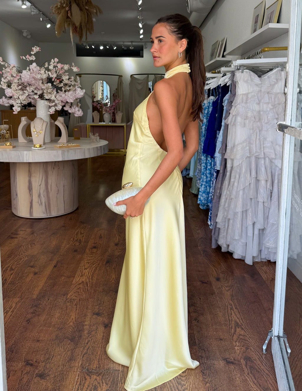 ZEYNEP | Elegante vestido Maxí de satén con escote halter