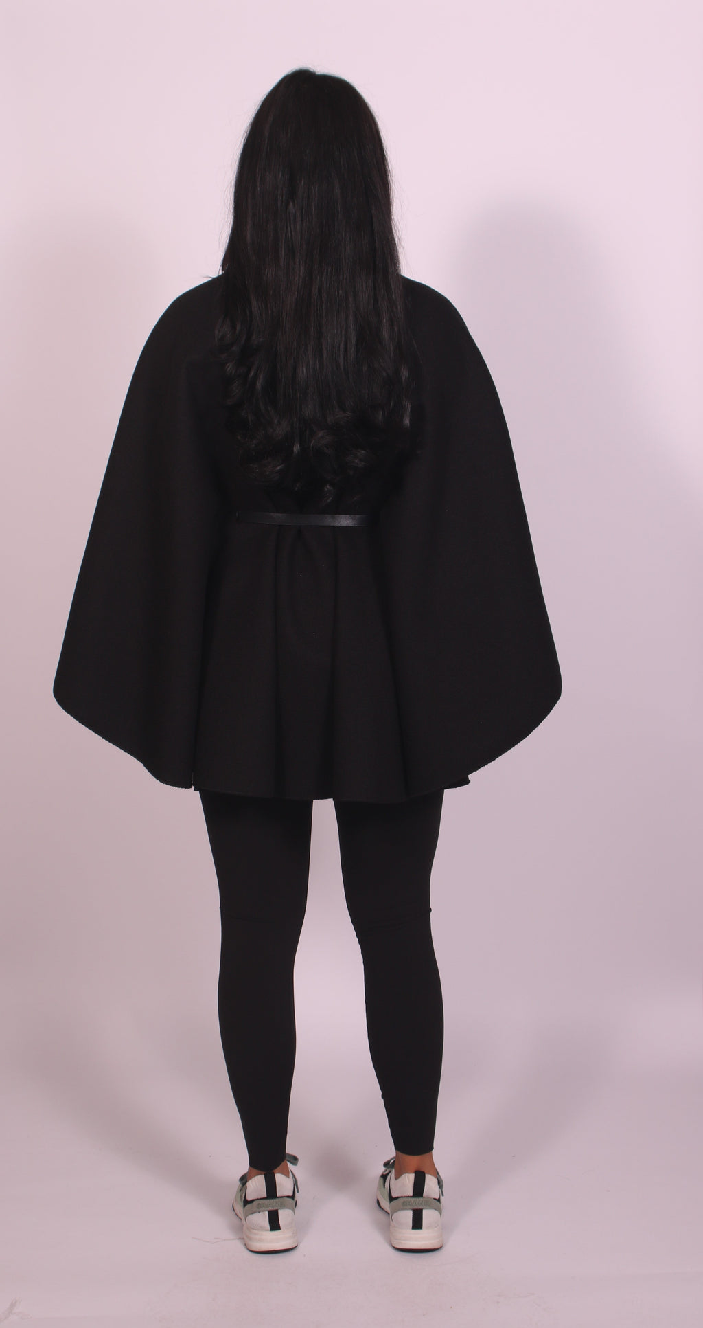 JANICE | Elegante Abrigo Capa con Silueta Femenina