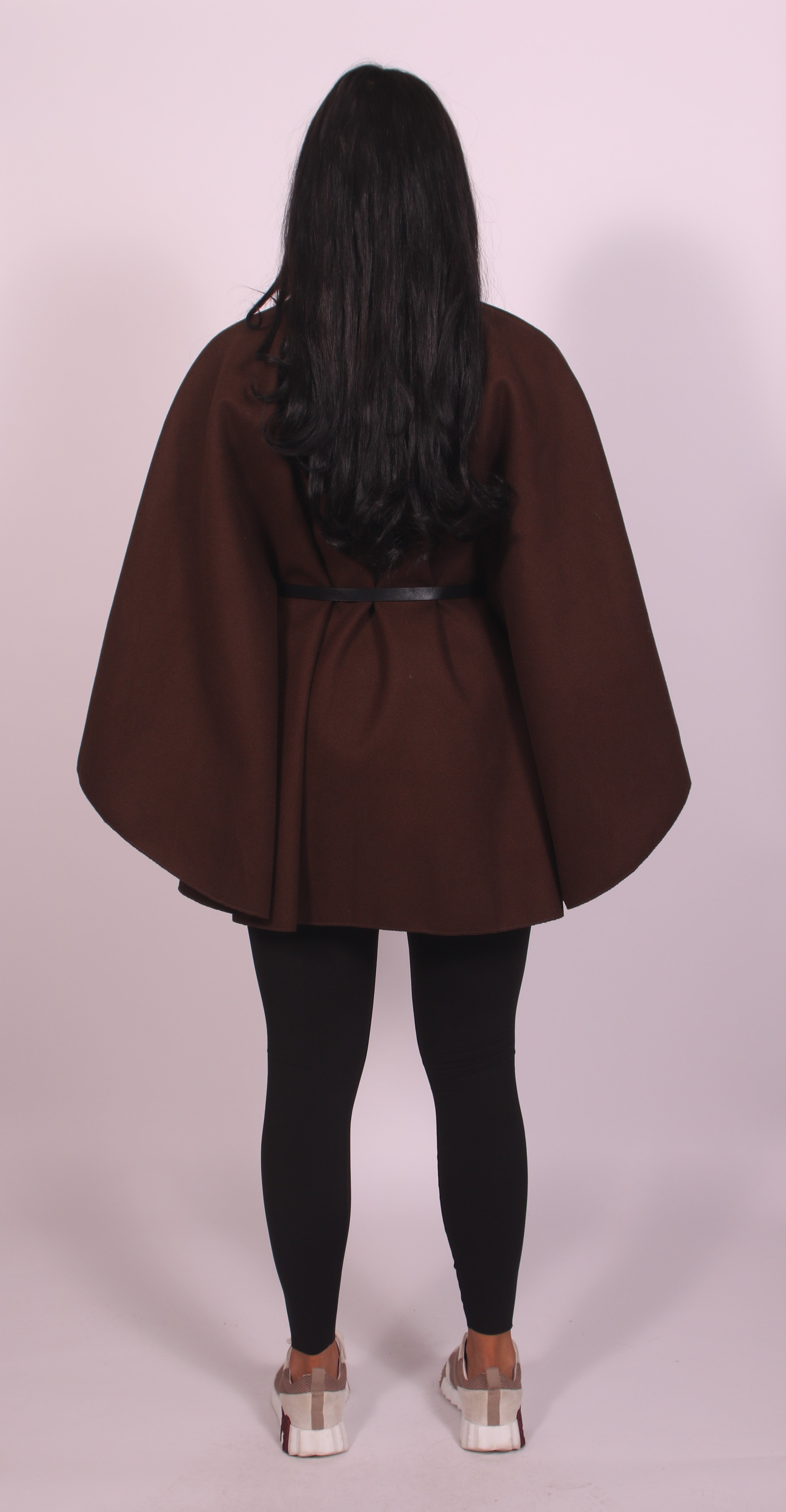 JANICE | Elegante Abrigo Capa con Silueta Femenina