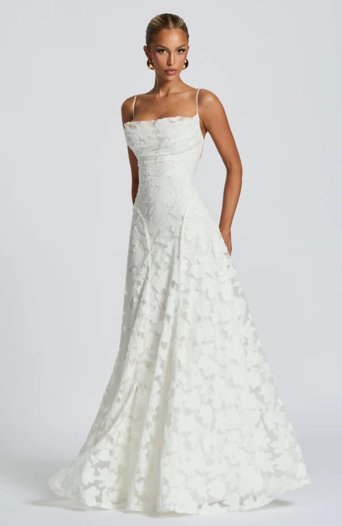 SOFIA | Elegante vestido Maxí de encaje
