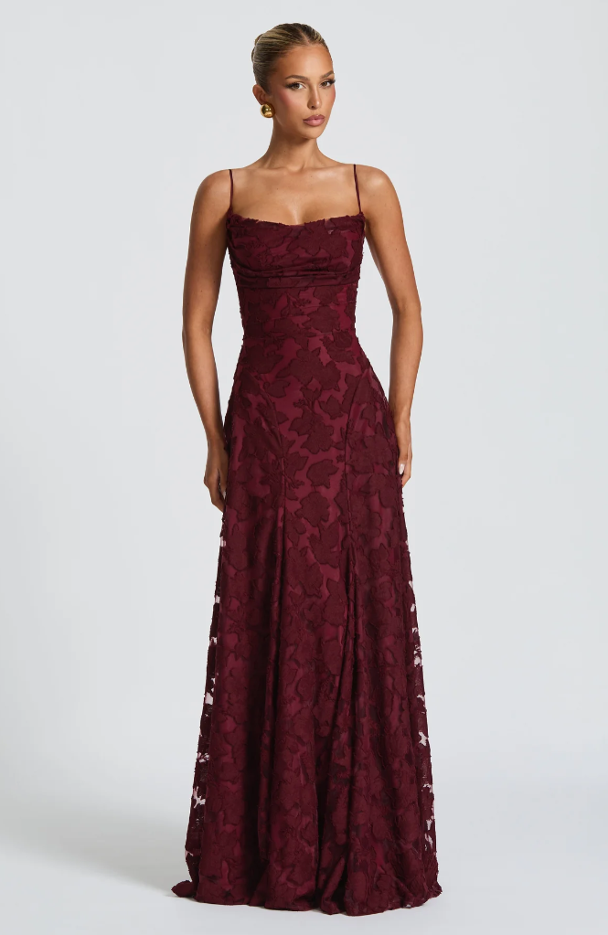 SOFIA | Elegante vestido Maxí de encaje