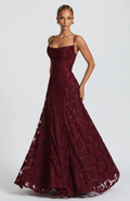 SOFIA | Elegante vestido Maxí de encaje