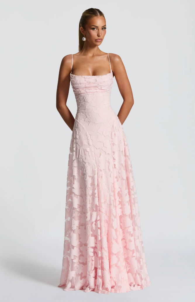 SOFIA | Elegante vestido Maxí de encaje