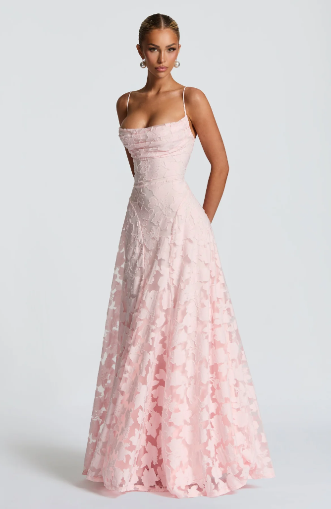 SOFIA | Elegante vestido Maxí de encaje