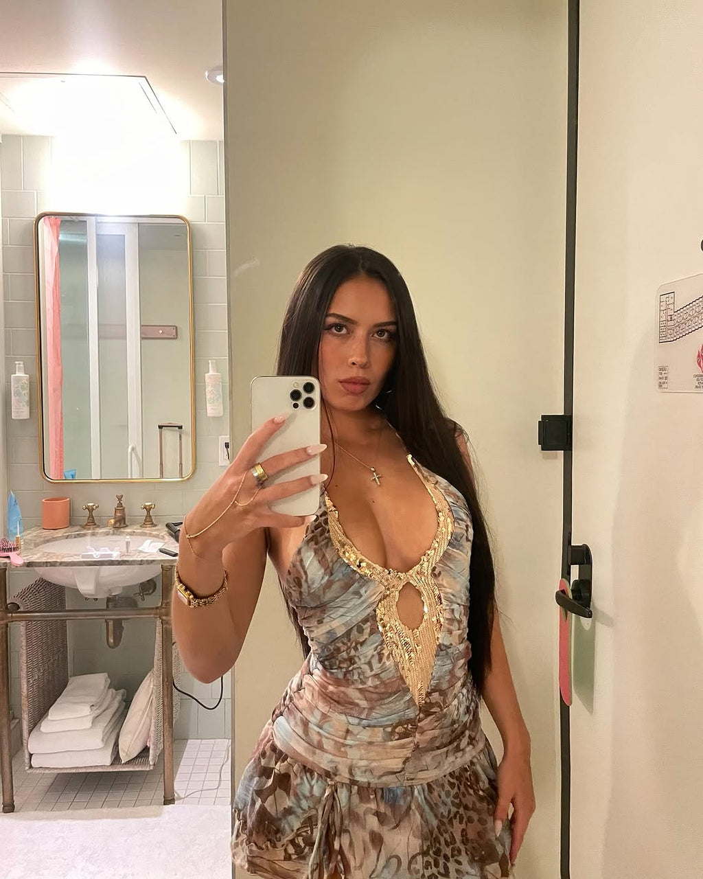 CELINA | Vestido glamuroso con cortes