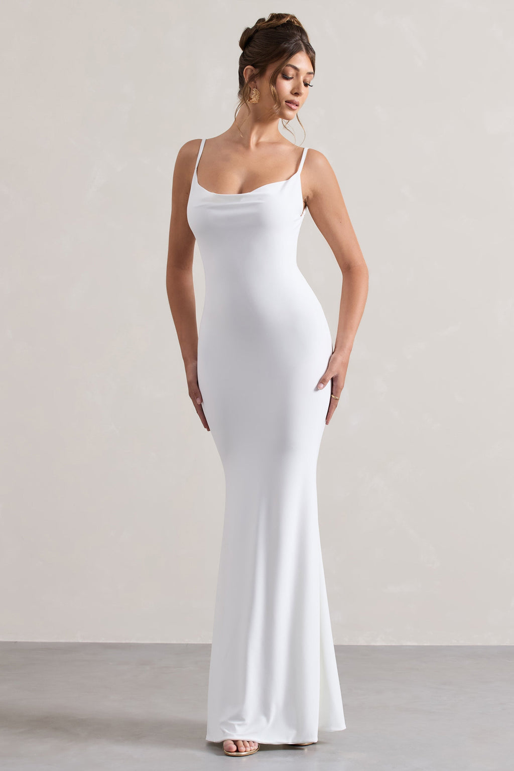 MANJA | Vestido Maximalista Estiloso Sin Espalda