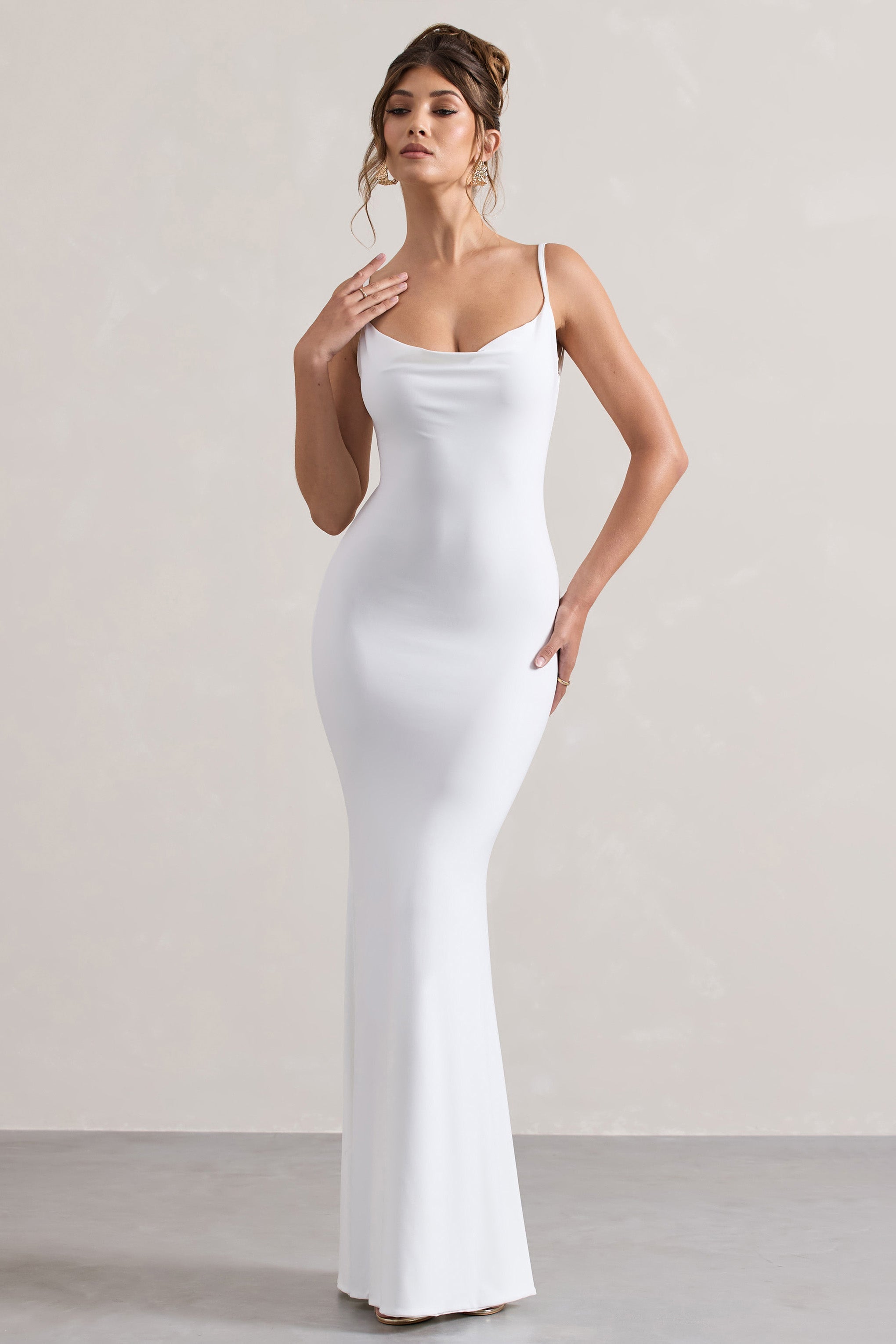 MANJA | Vestido Maximalista Estiloso Sin Espalda
