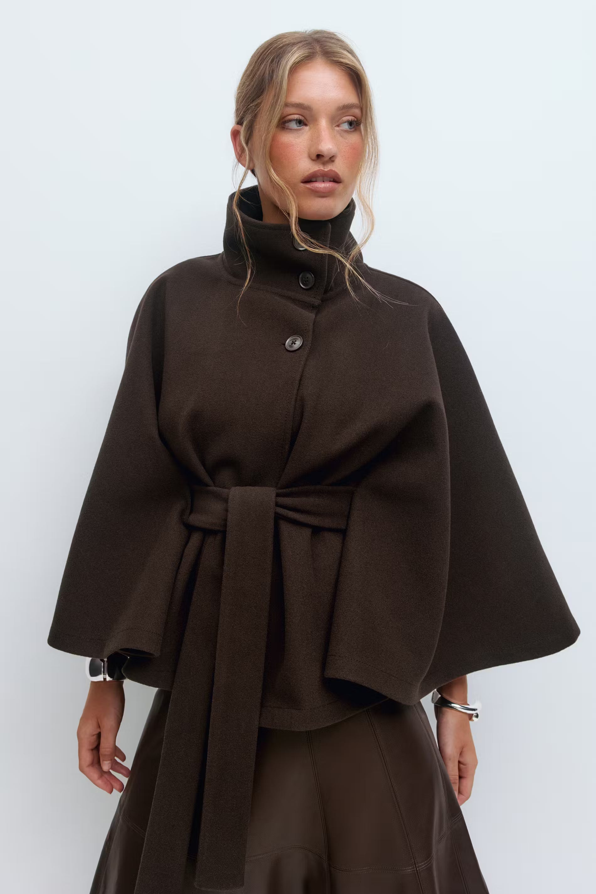 LISA | Chaqueta Capa con Cinturón