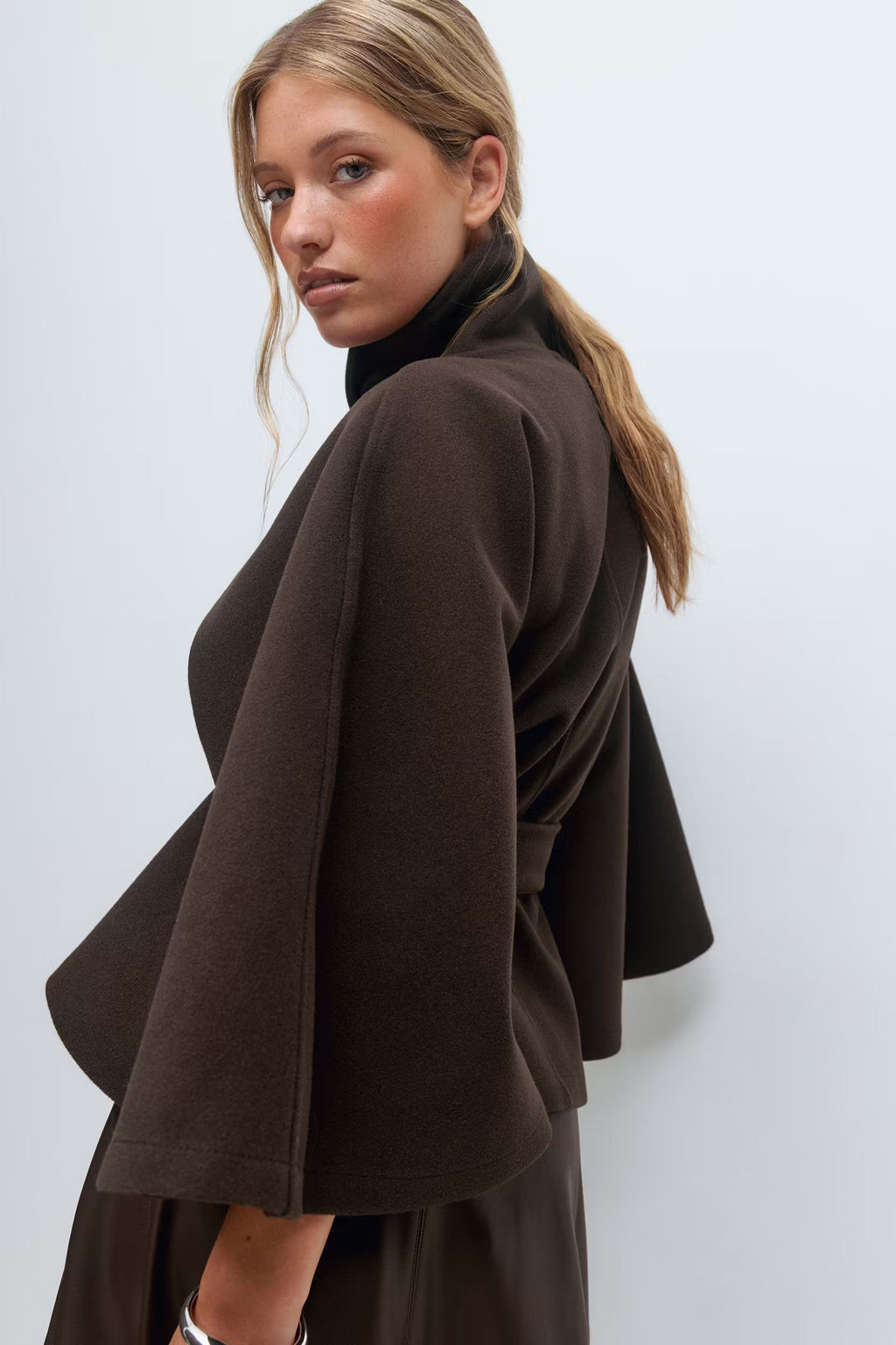 LISA | Chaqueta Capa con Cinturón