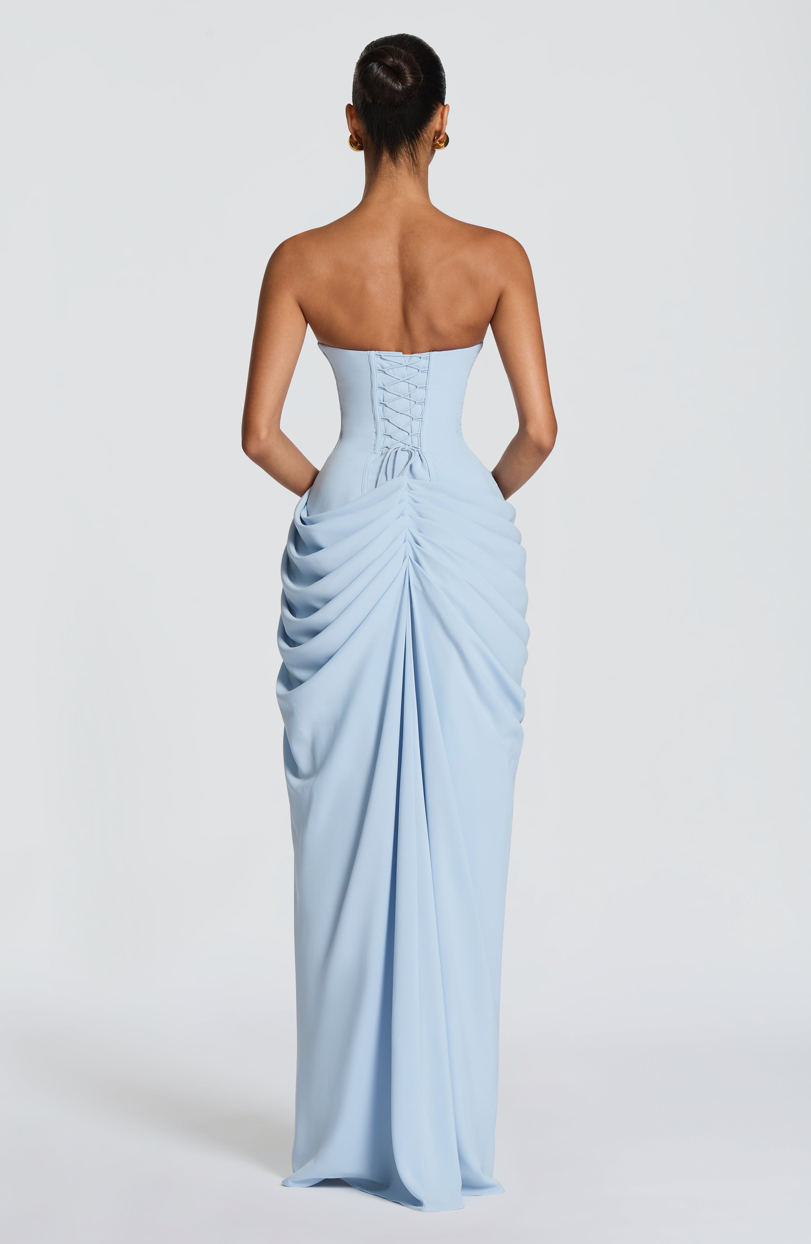 HANNAH | Elegante Vestido Maximalista con Drapado y Alta Abertura