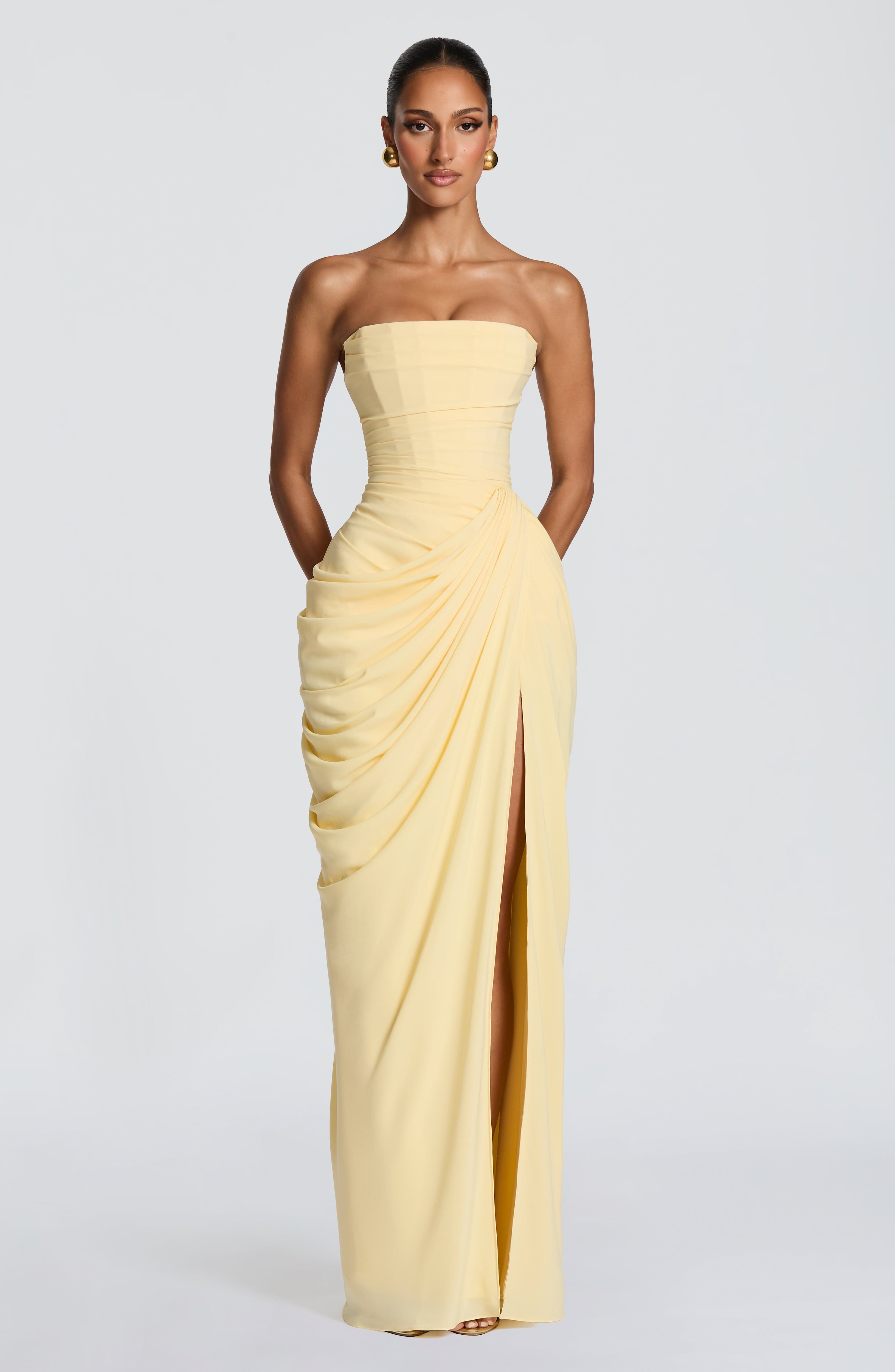 HANNAH | Elegante Vestido Maximalista con Drapado y Alta Abertura