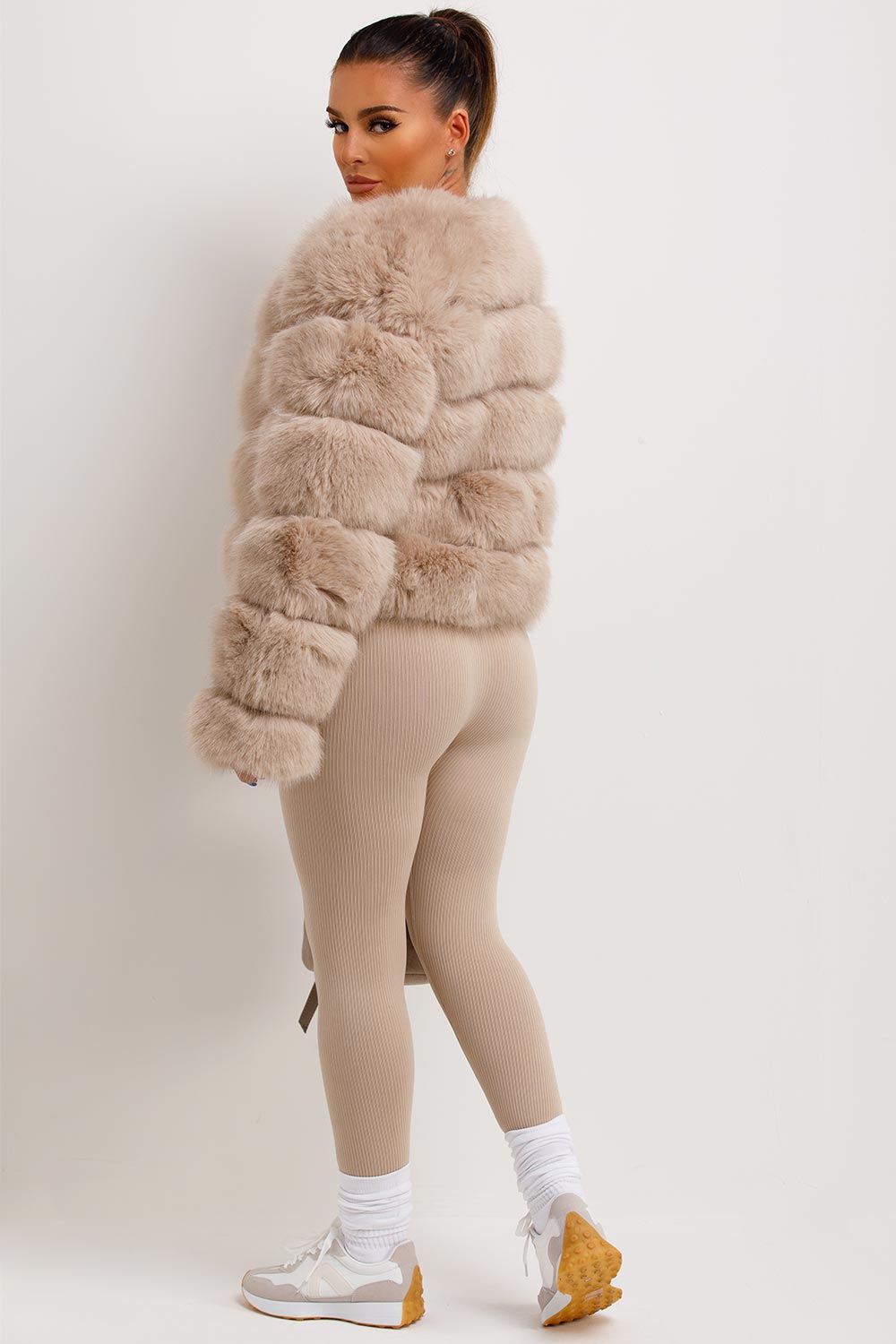 ROSIE | Glamourosa Chaqueta de Piel Sintética