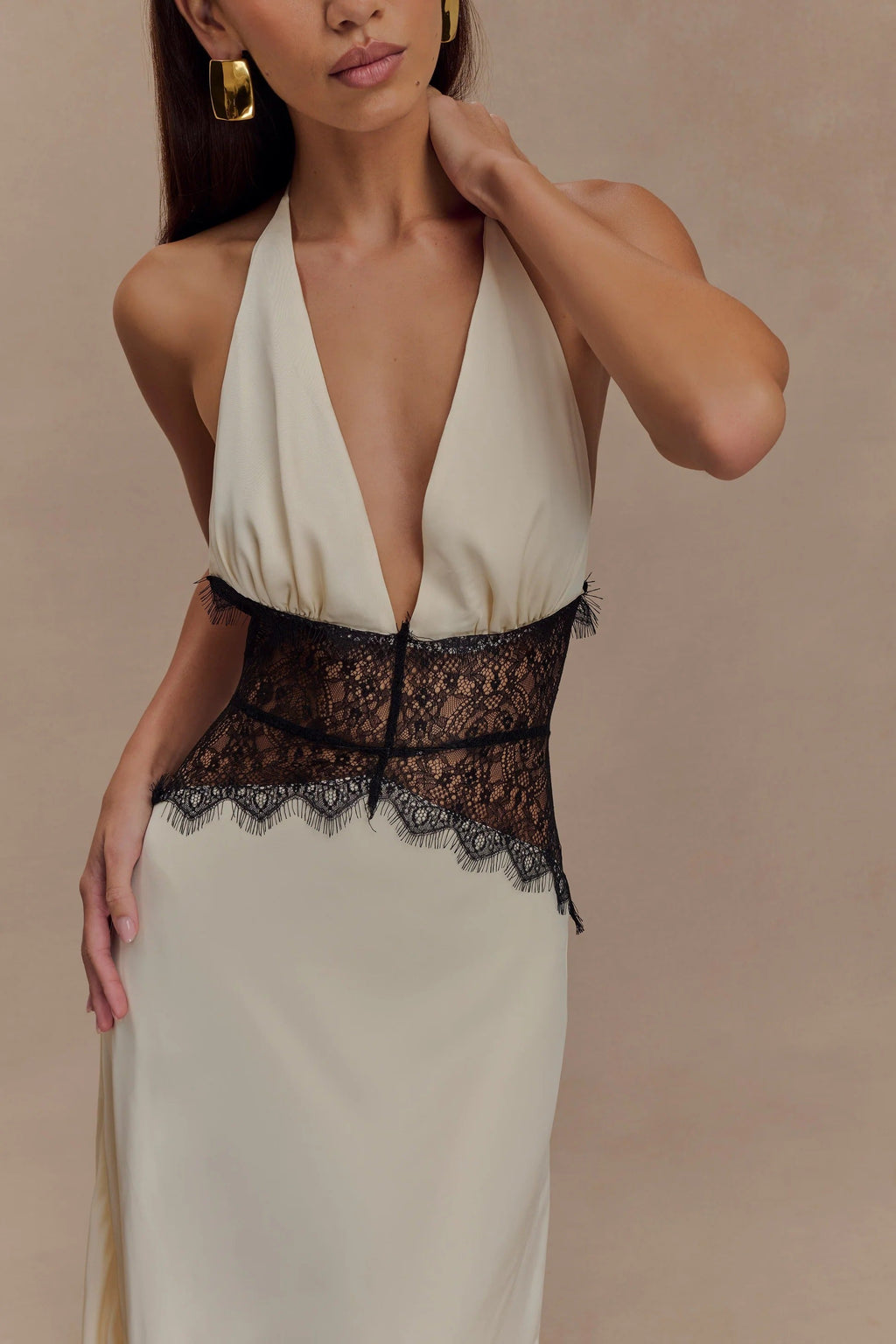 SELINA | Vestido Maximalista Estiloso con Cintura Transparente