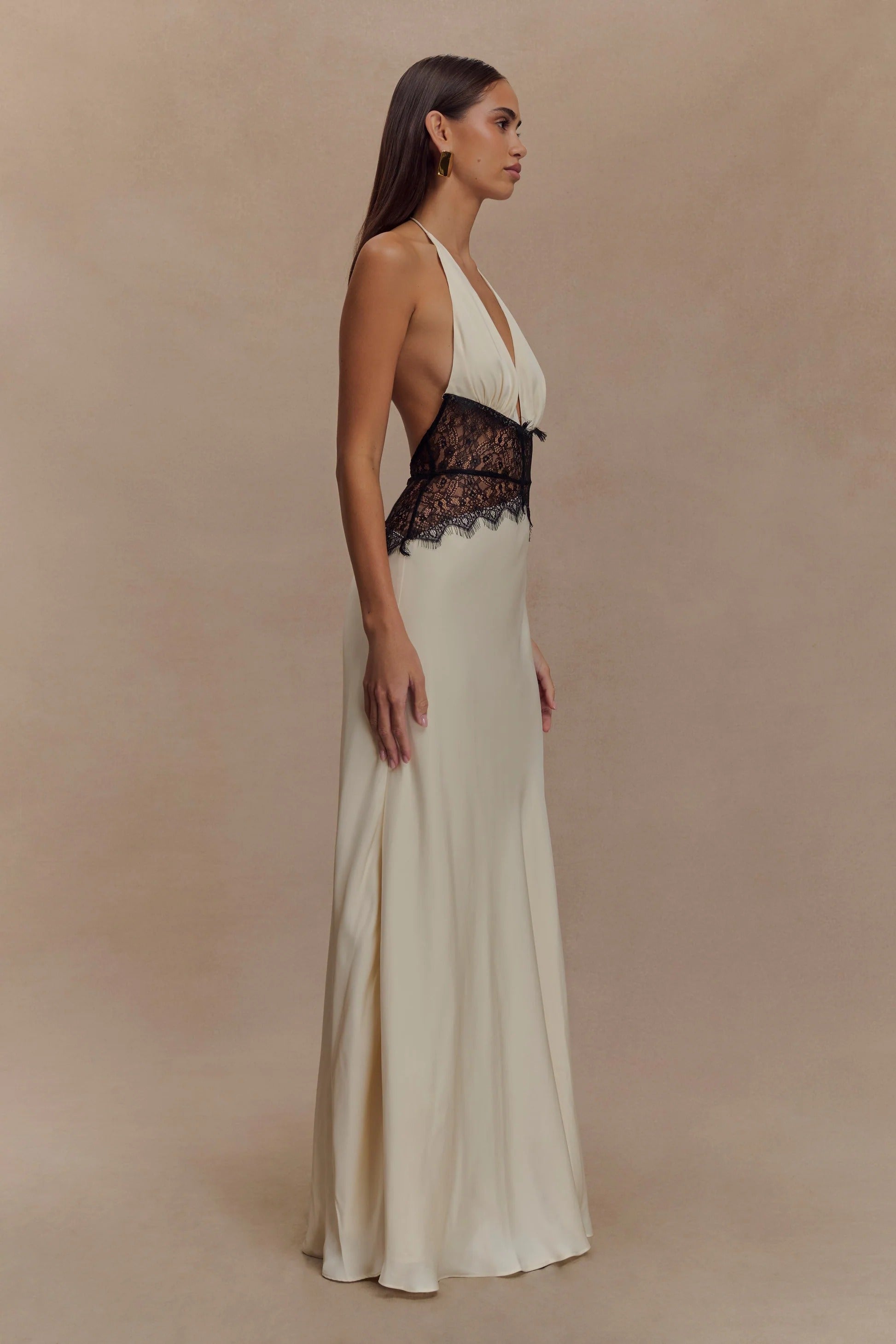 SELINA | Vestido Maximalista Estiloso con Cintura Transparente