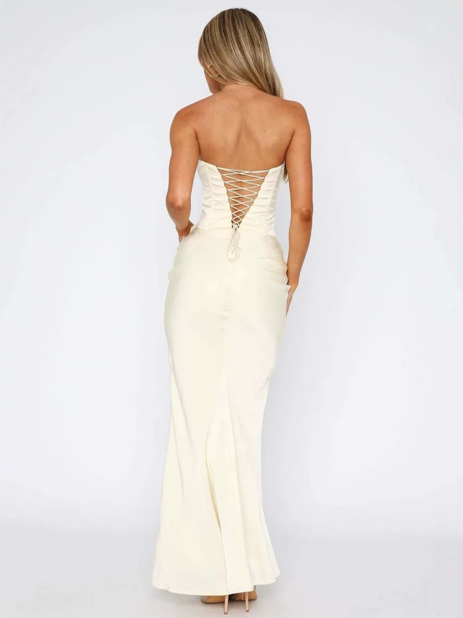 JANINE | Chic maxivestido bandeau con espalda de corsé