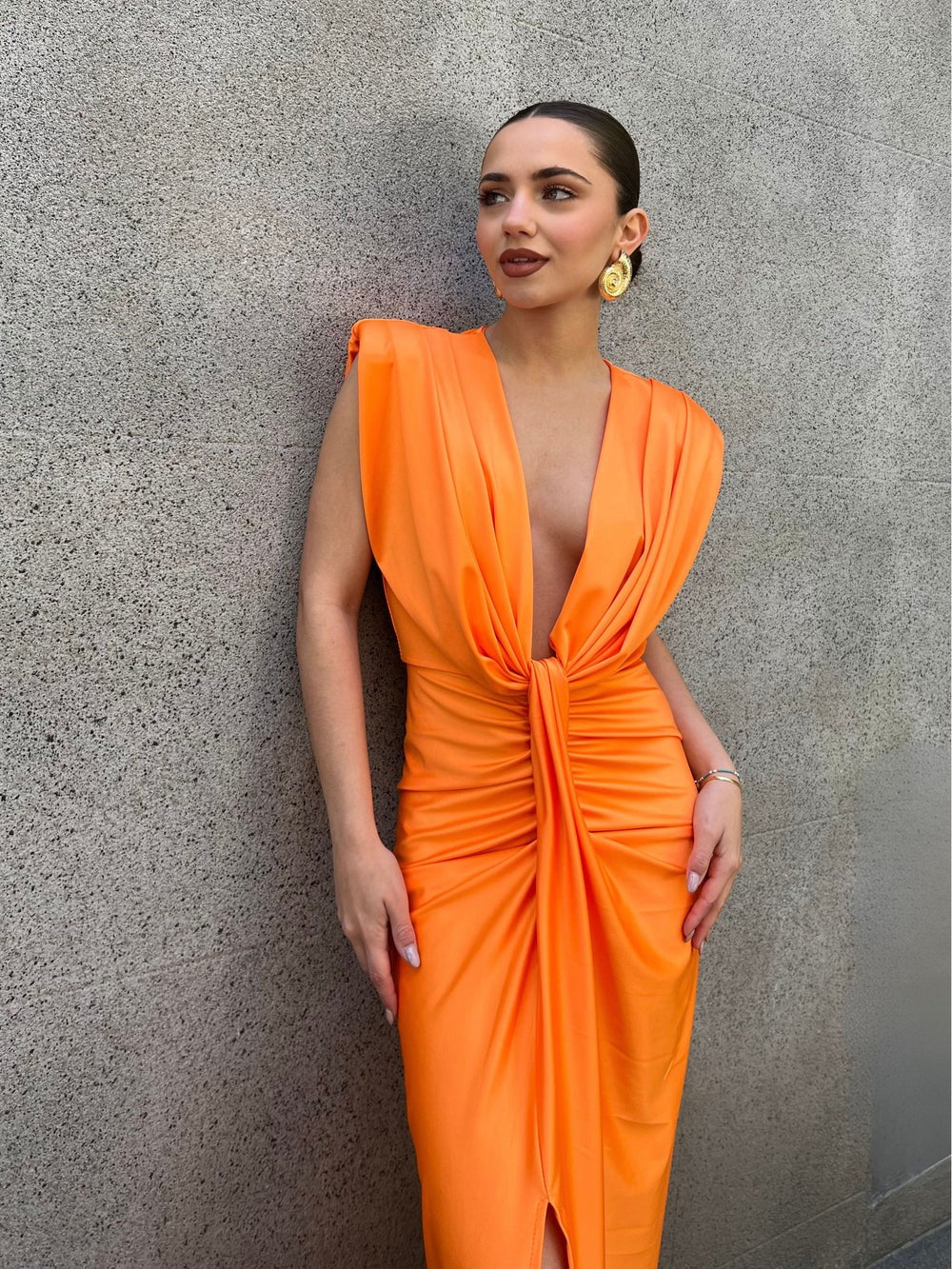 AMELIA | Vestido Maximalista Refinado con Escote en V