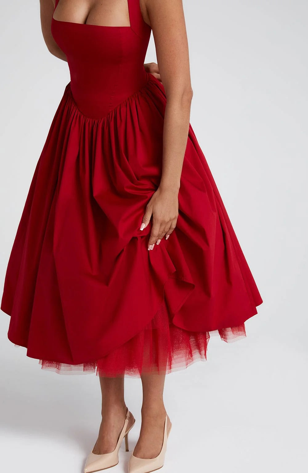 TESSA | Vestido midi con tirantes inspirado en lo vintage