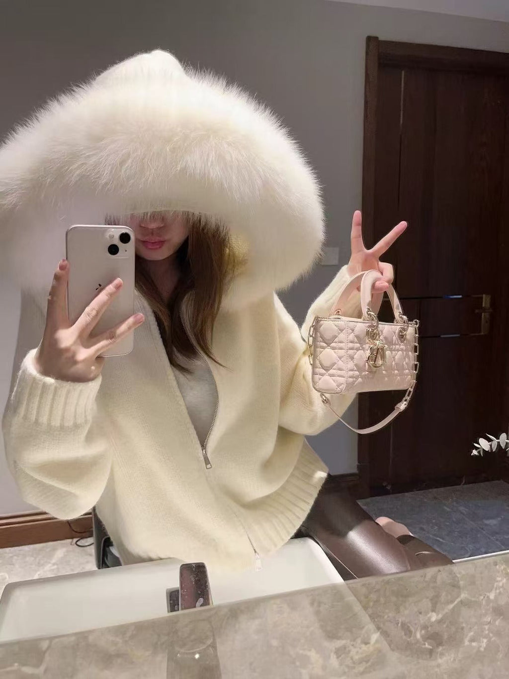 GLENDA | Elegante chaqueta de punto con capucha y cuello de piel