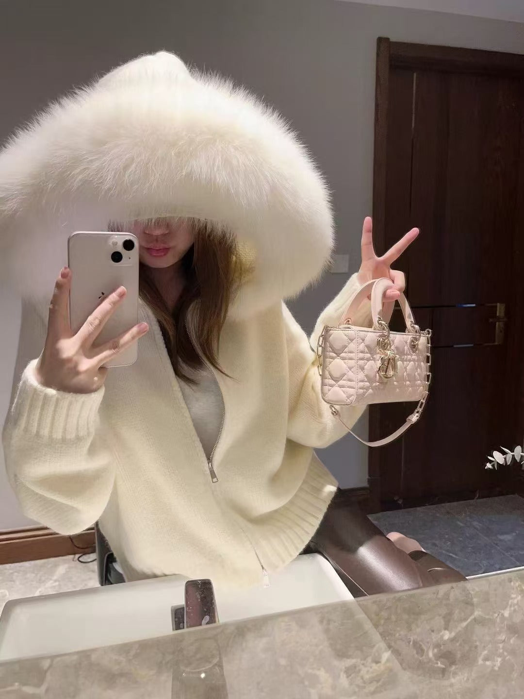 GLENDA | Elegante chaqueta de punto con capucha y cuello de piel