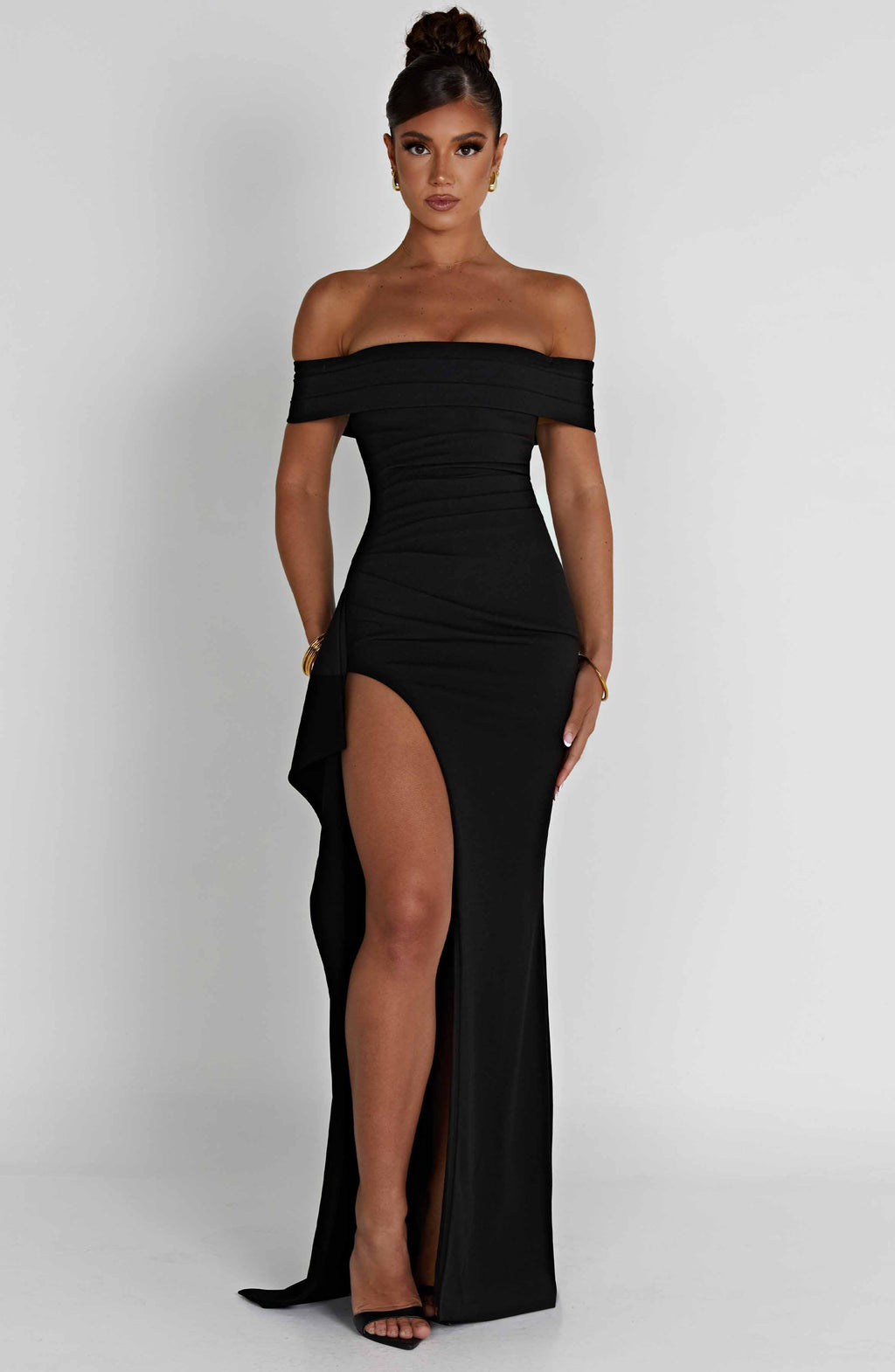 KIM | Vestido Maxí de satén Off-Shoulder