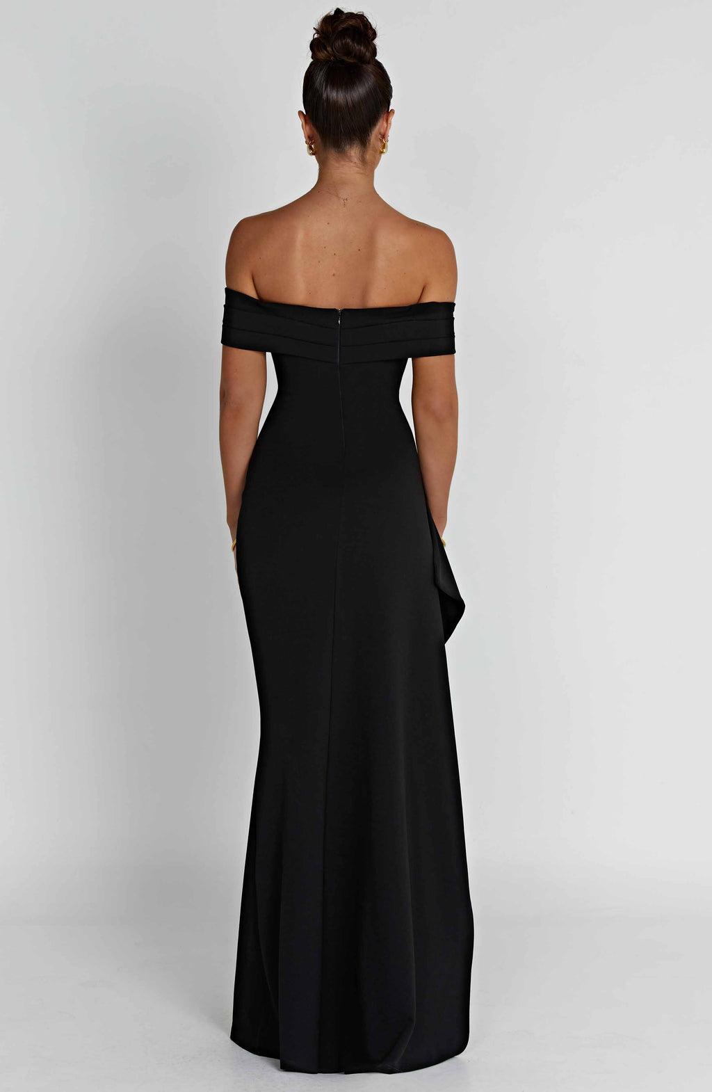 KIM | Vestido Maxí de satén Off-Shoulder