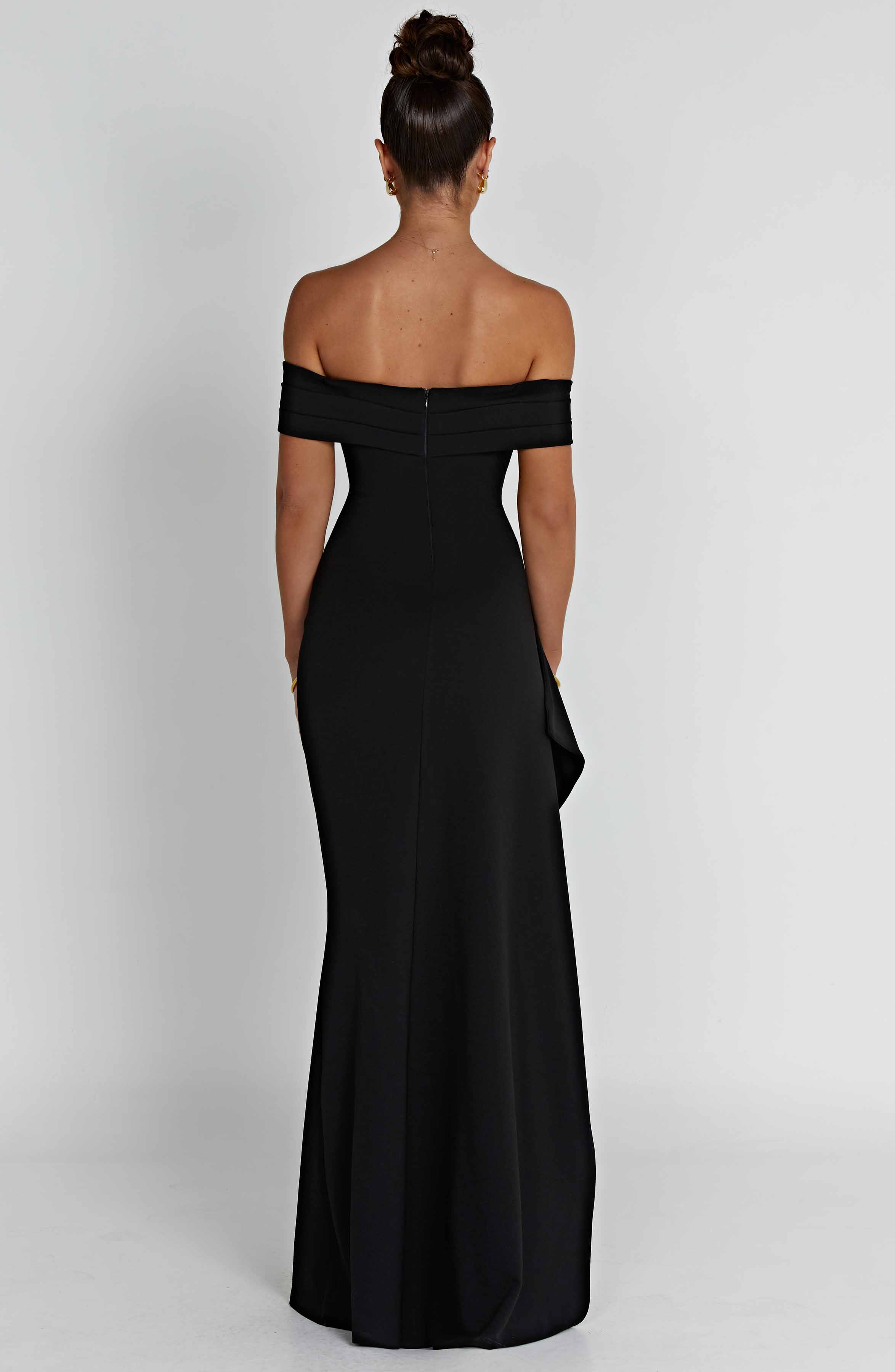 KIM | Vestido Maxí de satén Off-Shoulder