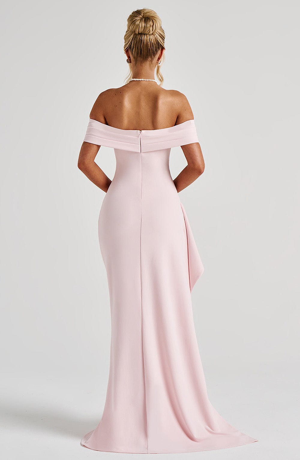 KIM | Vestido Maxí de satén Off-Shoulder