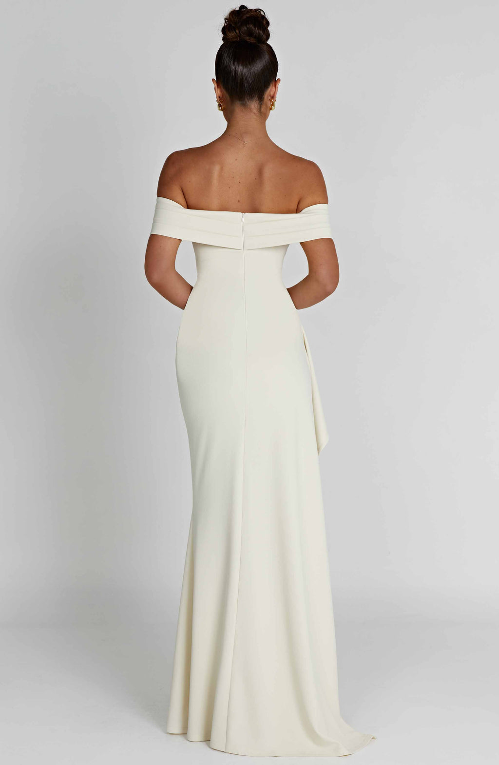 KIM | Vestido Maxí de satén Off-Shoulder
