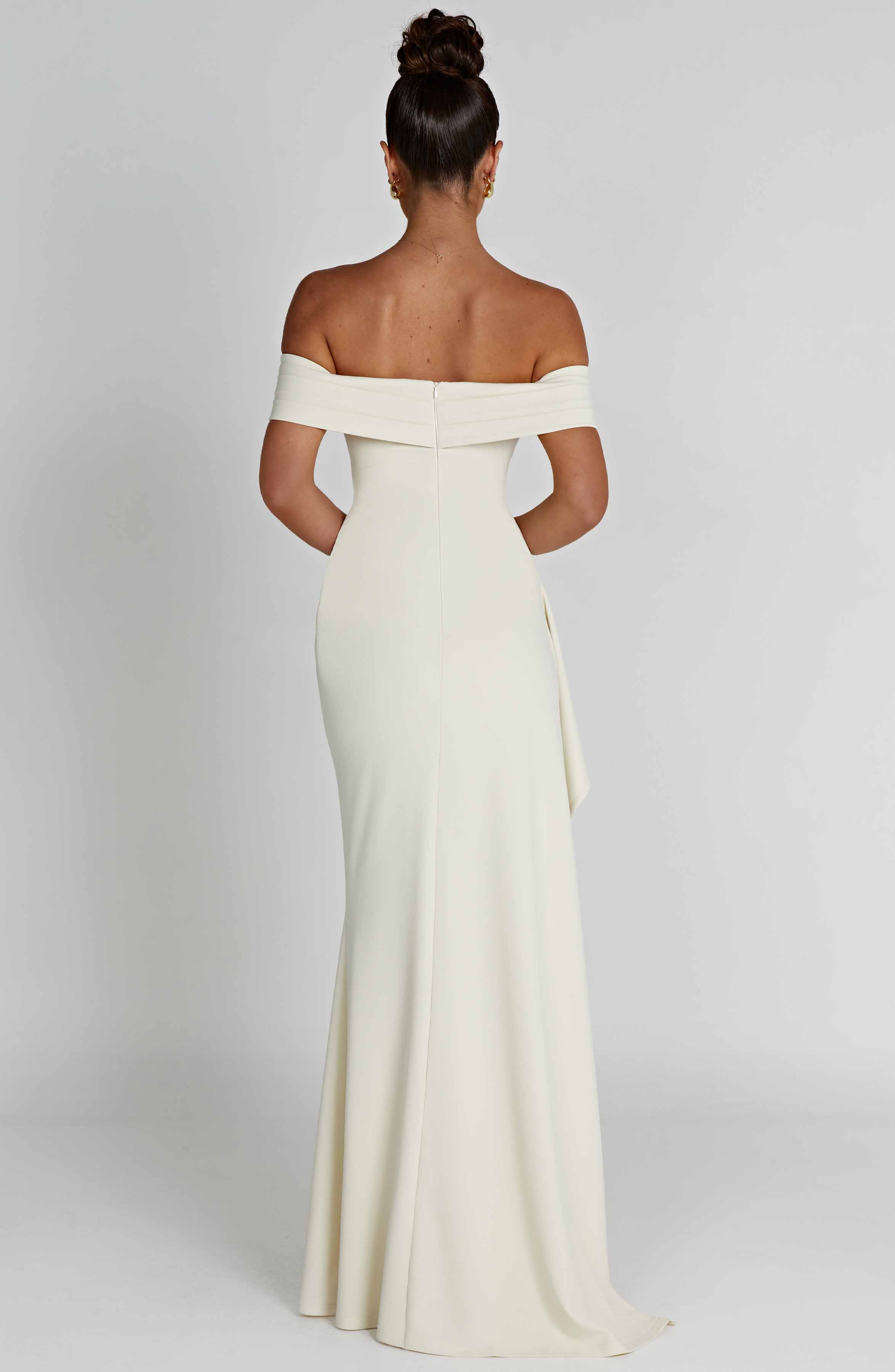 KIM | Vestido Maxí de satén Off-Shoulder