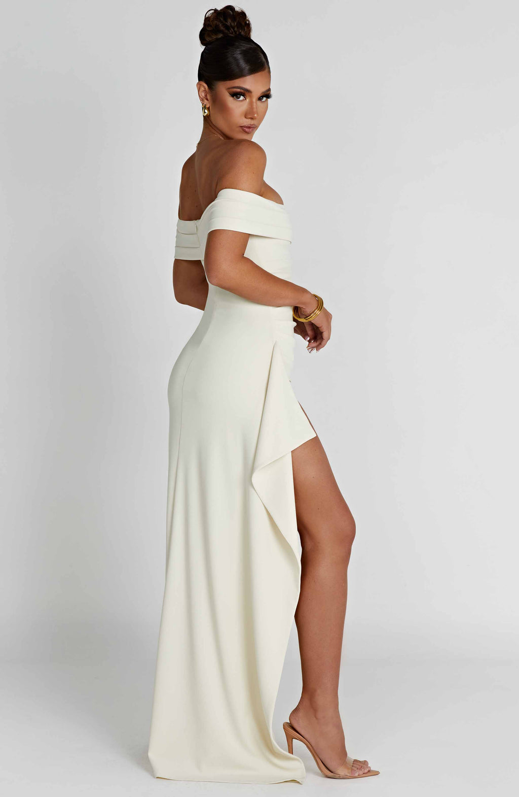 KIM | Vestido Maxí de satén Off-Shoulder