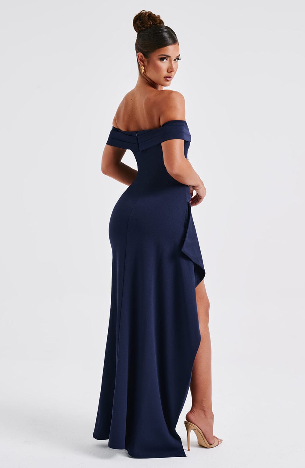 KIM | Vestido Maxí de satén Off-Shoulder
