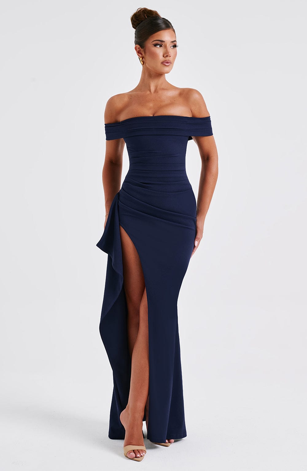 KIM | Vestido Maxí de satén Off-Shoulder