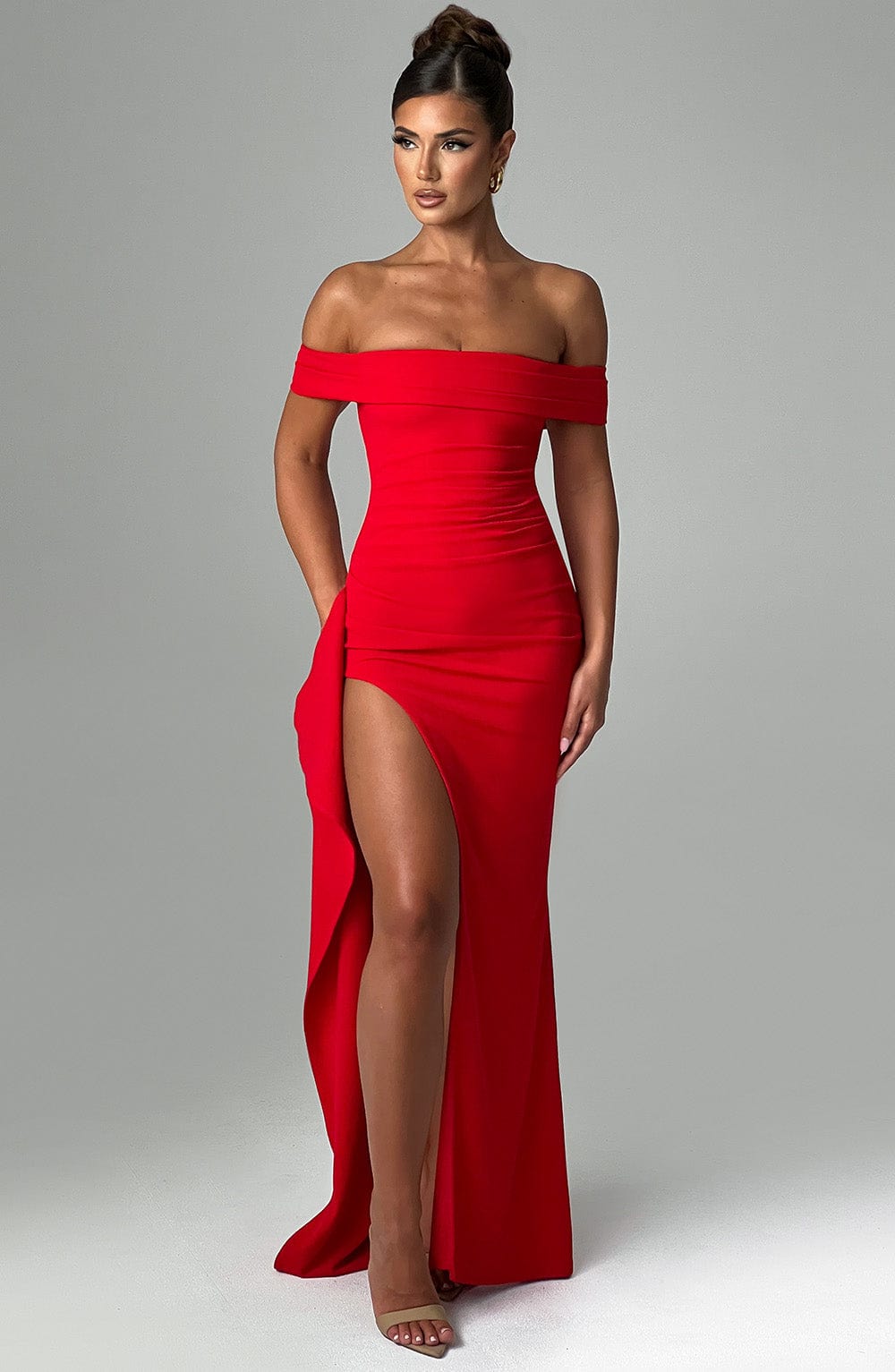 KIM | Vestido Maxí de satén Off-Shoulder