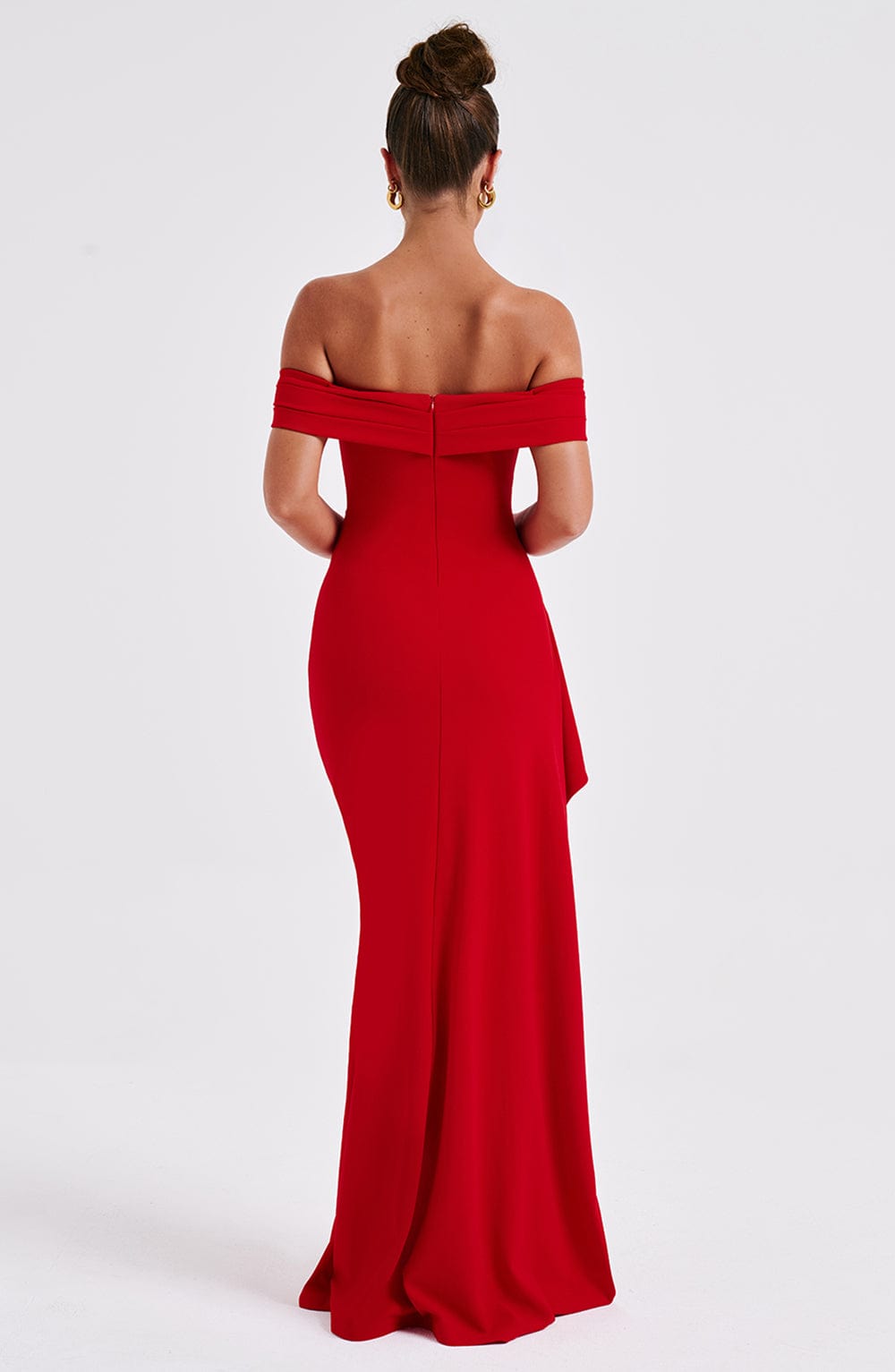 KIM | Vestido Maxí de satén Off-Shoulder